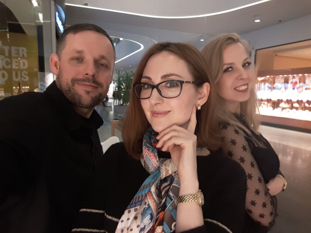 <img scr="https://www.stylowamoda.pl/olsztyn-osobista-stylistka-zakupy-ze-stylistka-przeglad-szafy.jpg" alt="Zakupy-ze-stylistką-przegląd-szafy-analiza-kolorystyczna-kreowanie-wizerunku-warsztaty-stylu"/>