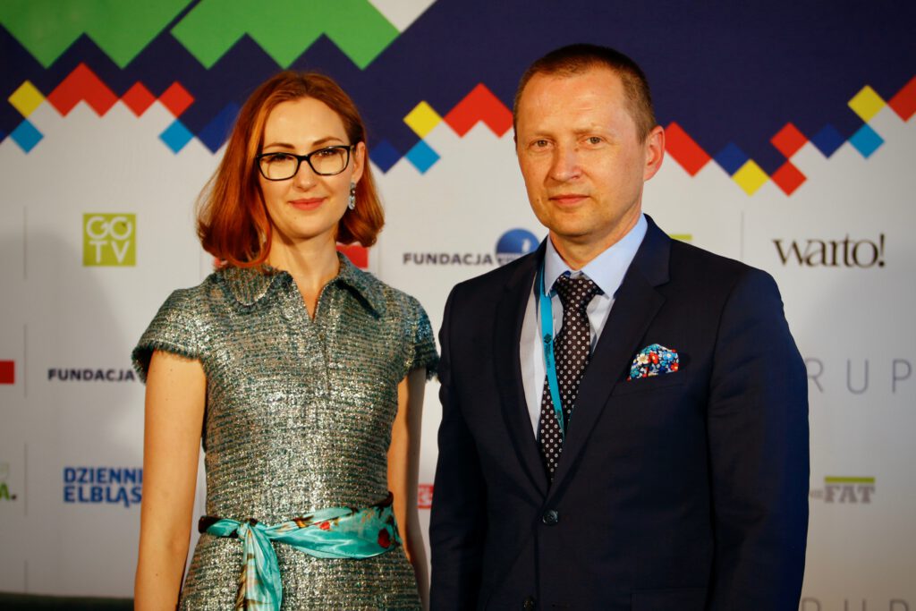 <img scr="https://www.stylowamoda.pl/osobista-stylistka-olsztyn-zakupy-ze-stylistką-przegląd-szafy.jpg" alt="Zakupy-ze-stylistką-przegląd-szafy-analiza-kolorystyczna-kreowanie-wizerunku-warsztaty-stylu"/>