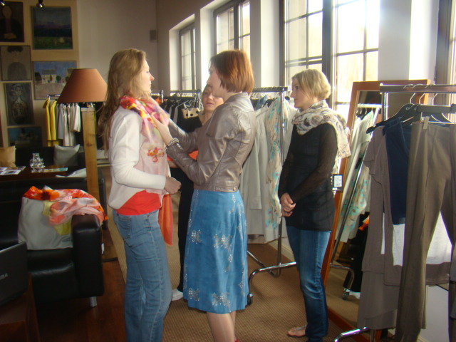 <img scr="https://www.stylowamoda.pl/osobista-stylistka-olsztyn-zakupy-ze-stylistką-przegląd-szafy.jpg" alt="Zakupy-ze-stylistką-przegląd-szafy-analiza-kolorystyczna-kreowanie-wizerunku-warsztaty-stylu"/>