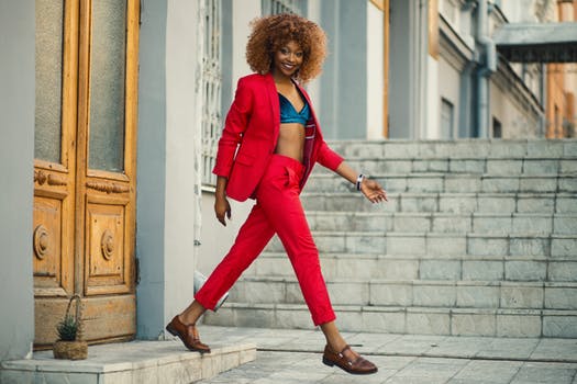 <img scr="https://www.stylowamoda.pl/osobista-stylistka-zakupy-ze-stylistką-olsztyn-warszawa.jpg" alt="Zakupy-ze-stylistką-przegląd-szafy-analiza-kolorystyczna-kreowanie-wizerunku-warszawa-olsztyn-trójmiasto-poznań"/>