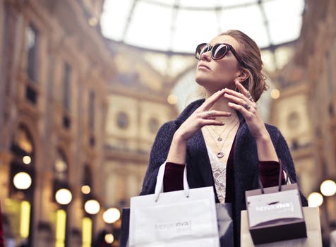 <img scr="https://www.stylowamoda.pl/osobista-stylistka-zakupy-ze-stylistką-olsztyn-warszawa.jpg" alt="Zakupy-ze-stylistką-przegląd-szafy-analiza-kolorystyczna-kreowanie-wizerunku-warszawa-olsztyn-trójmiasto-poznań"/>