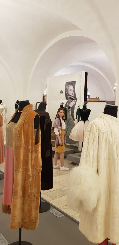 <img scr="https://www.stylowamoda.pl/osobista-stylistka.jpg" alt="Zakupy-ze-stylistką-przegląd-szafy-analiza-kolorystyczna-kreowanie-wizerunku-osobista-stylistka-warszawa-olsztyn-trójmiasto-poznań"/>
