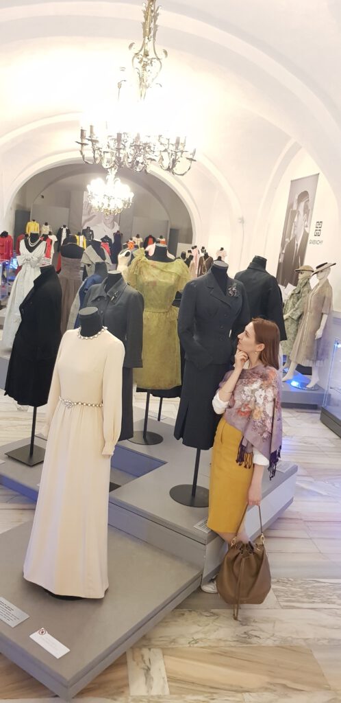 <img scr="https://www.stylowamoda.pl/osobista-stylistka.jpg" alt="Zakupy-ze-stylistką-przegląd-szafy-analiza-kolorystyczna-kreowanie-wizerunku-osobista-stylistka-warszawa-olsztyn-trójmiasto-poznań"/>