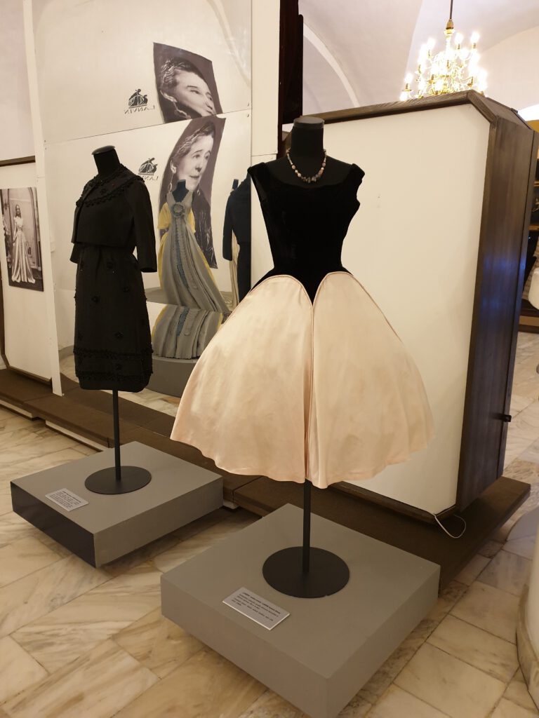 <img scr="https://www.stylowamoda.pl/osobista-stylistka.jpg" alt="Zakupy-ze-stylistką-przegląd-szafy-analiza-kolorystyczna-kreowanie-wizerunku-warszawa-olsztyn-trójmiasto-poznań"/>
