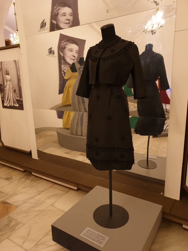 <img scr="https://www.stylowamoda.pl/osobista-stylistka.jpg" alt="Zakupy-ze-stylistką-przegląd-szafy-analiza-kolorystyczna-kreowanie-wizerunku-warszawa-olsztyn-trójmiasto-poznań"/>