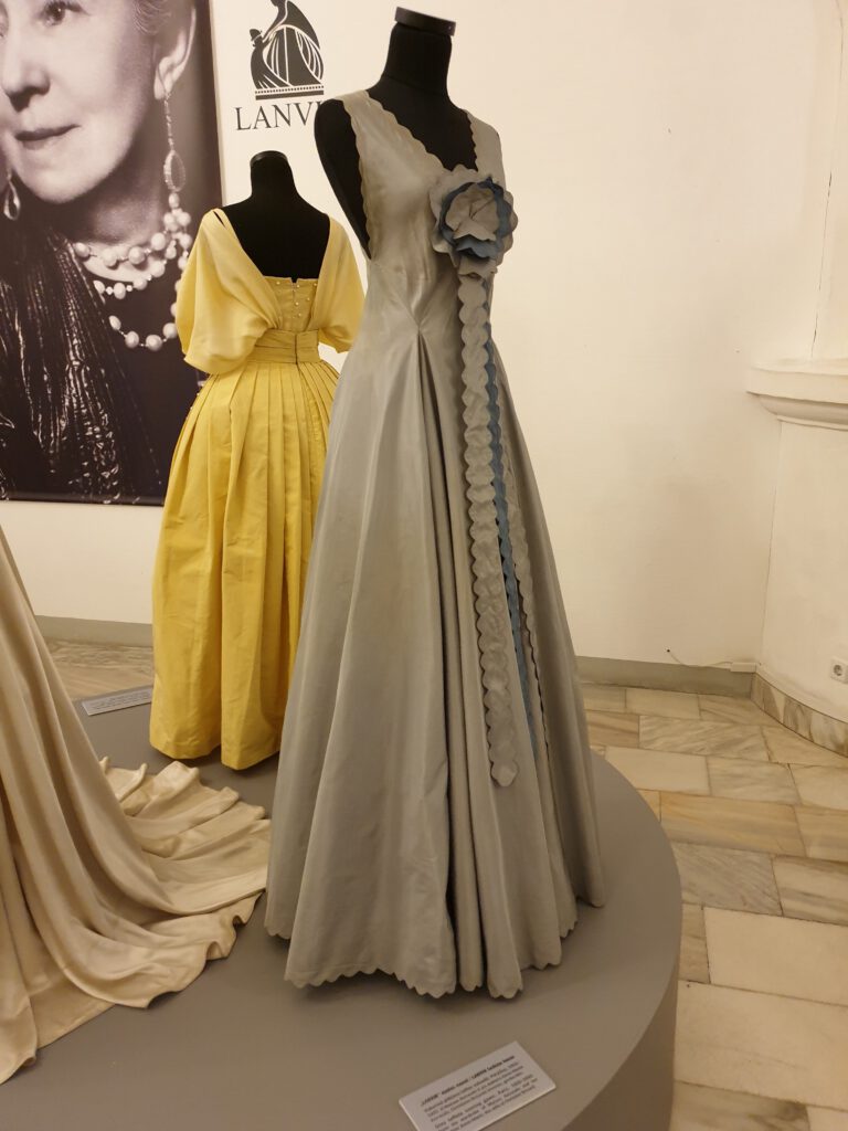 <img scr="https://www.stylowamoda.pl/osobista-stylistka.jpg" alt="Zakupy-ze-stylistką-przegląd-szafy-analiza-kolorystyczna-kreowanie-wizerunku-warszawa-olsztyn-trójmiasto-poznań"/>