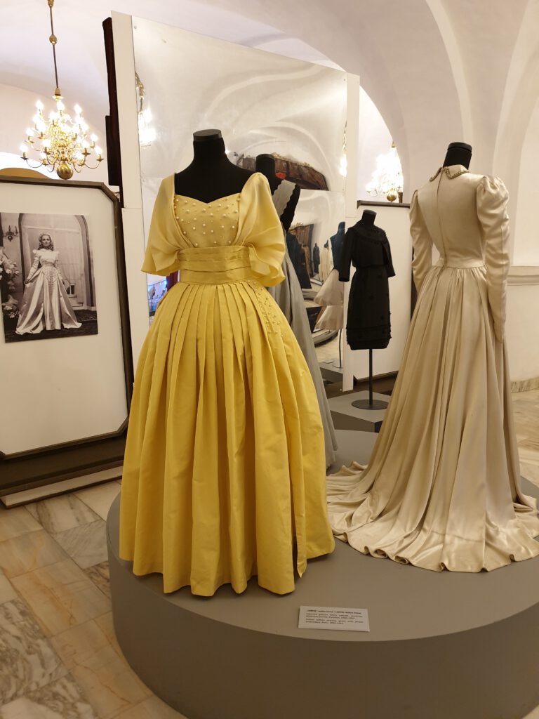 <img scr="https://www.stylowamoda.pl/osobista-stylistka.jpg" alt="Zakupy-ze-stylistką-przegląd-szafy-analiza-kolorystyczna-kreowanie-wizerunku-warszawa-olsztyn-trójmiasto-poznań"/>