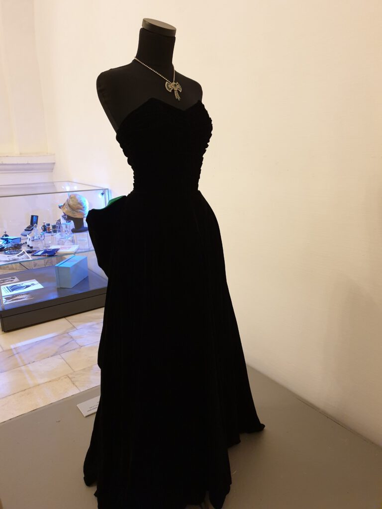 <img scr="https://www.stylowamoda.pl/osobista-stylistka.jpg" alt="Zakupy-ze-stylistką-przegląd-szafy-analiza-kolorystyczna-kreowanie-wizerunku-warszawa-olsztyn-trójmiasto-poznań"/>