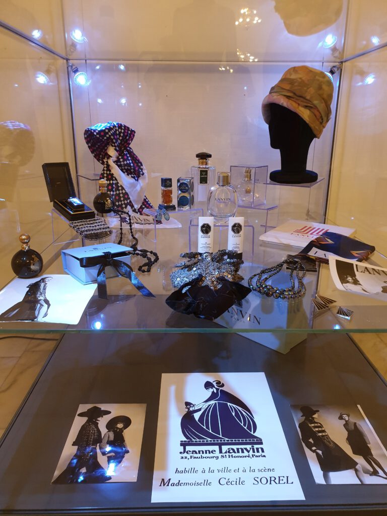 <img scr="https://www.stylowamoda.pl/osobista-stylistka.jpg" alt="Zakupy-ze-stylistką-przegląd-szafy-analiza-kolorystyczna-kreowanie-wizerunku-warszawa-olsztyn-trójmiasto-poznań"/>