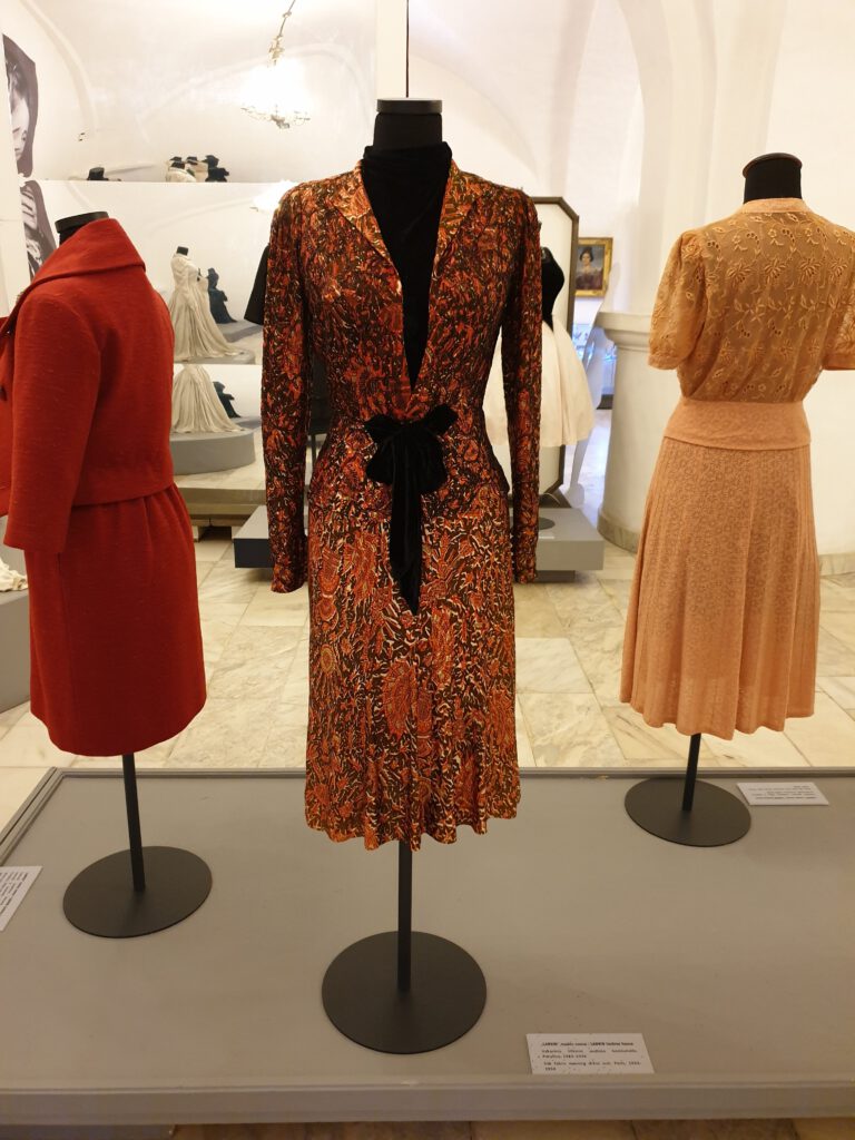 <img scr="https://www.stylowamoda.pl/osobista-stylistka.jpg" alt="Zakupy-ze-stylistką-przegląd-szafy-analiza-kolorystyczna-kreowanie-wizerunku-warszawa-olsztyn-trójmiasto-poznań"/>