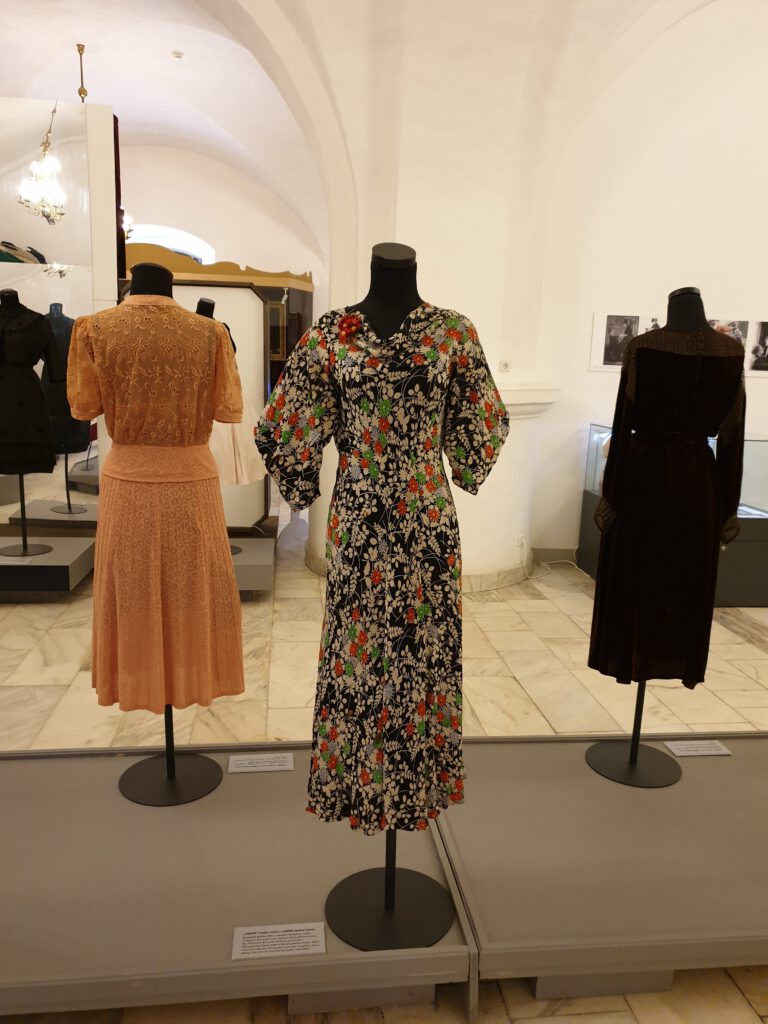 <img scr="https://www.stylowamoda.pl/osobista-stylistka.jpg" alt="Zakupy-ze-stylistką-przegląd-szafy-analiza-kolorystyczna-kreowanie-wizerunku-warszawa-olsztyn-trójmiasto-poznań"/>