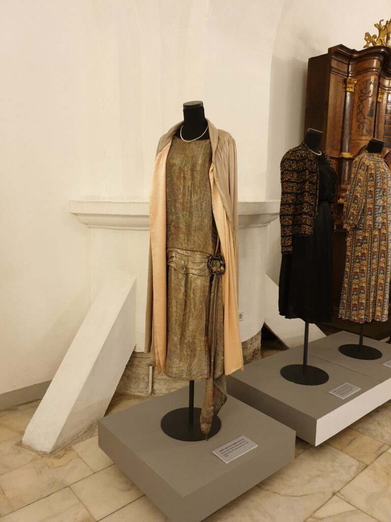 <img scr="https://www.stylowamoda.pl/osobista-stylistka.jpg" alt="Zakupy-ze-stylistką-przegląd-szafy-analiza-kolorystyczna-kreowanie-wizerunku-warszawa-olsztyn-trójmiasto-poznań"/>