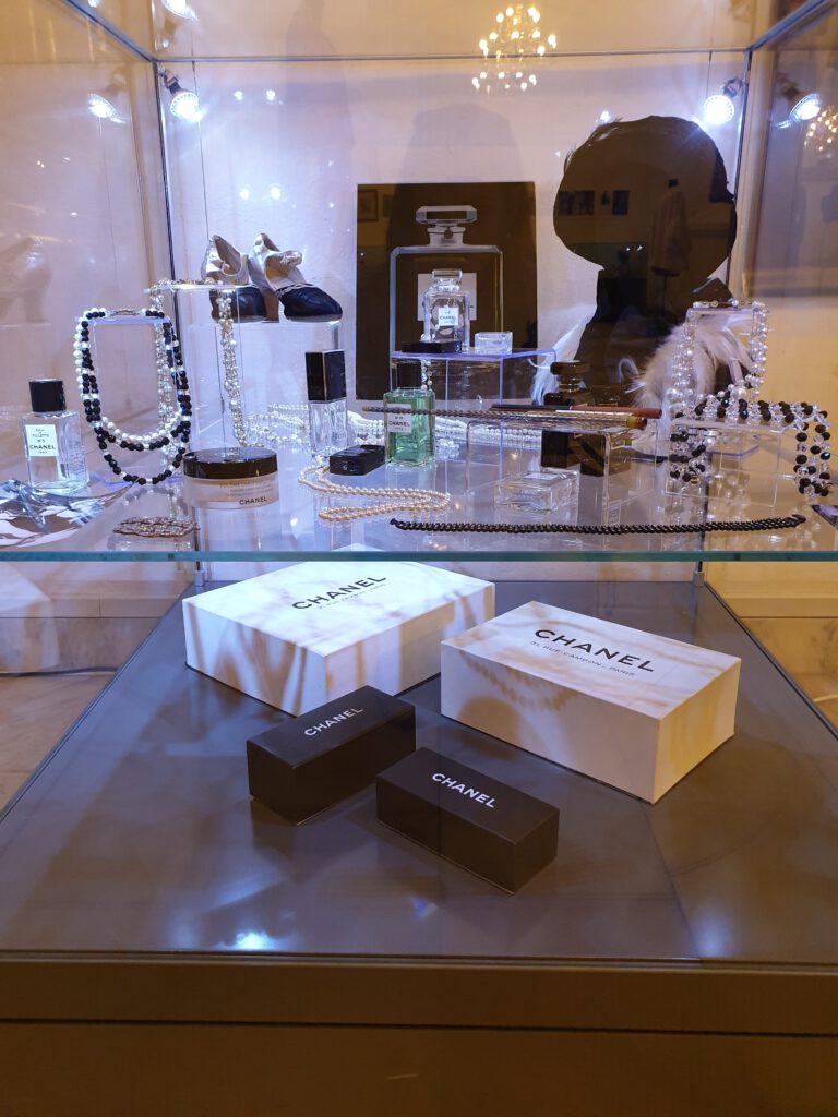 <img scr="https://www.stylowamoda.pl/osobista-stylistka.jpg" alt="Zakupy-ze-stylistką-przegląd-szafy-analiza-kolorystyczna-kreowanie-wizerunku-warszawa-olsztyn-trójmiasto-poznań"/>