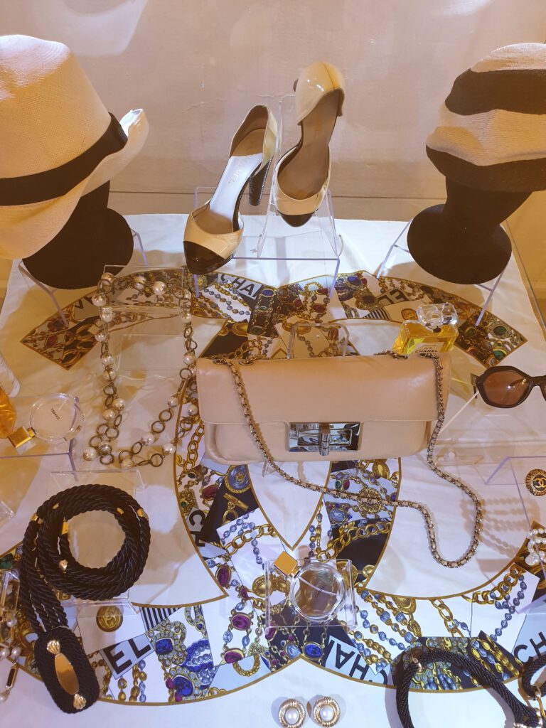 <img scr="https://www.stylowamoda.pl/osobista-stylistka.jpg" alt="Zakupy-ze-stylistką-przegląd-szafy-analiza-kolorystyczna-kreowanie-wizerunku-warszawa-olsztyn-trójmiasto-poznań"/>