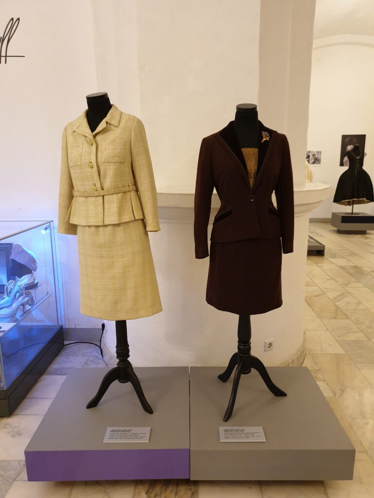<img scr="https://www.stylowamoda.pl/osobista-stylistka.jpg" alt="Zakupy-ze-stylistką-przegląd-szafy-analiza-kolorystyczna-kreowanie-wizerunku-warszawa-olsztyn-trójmiasto-poznań"/>