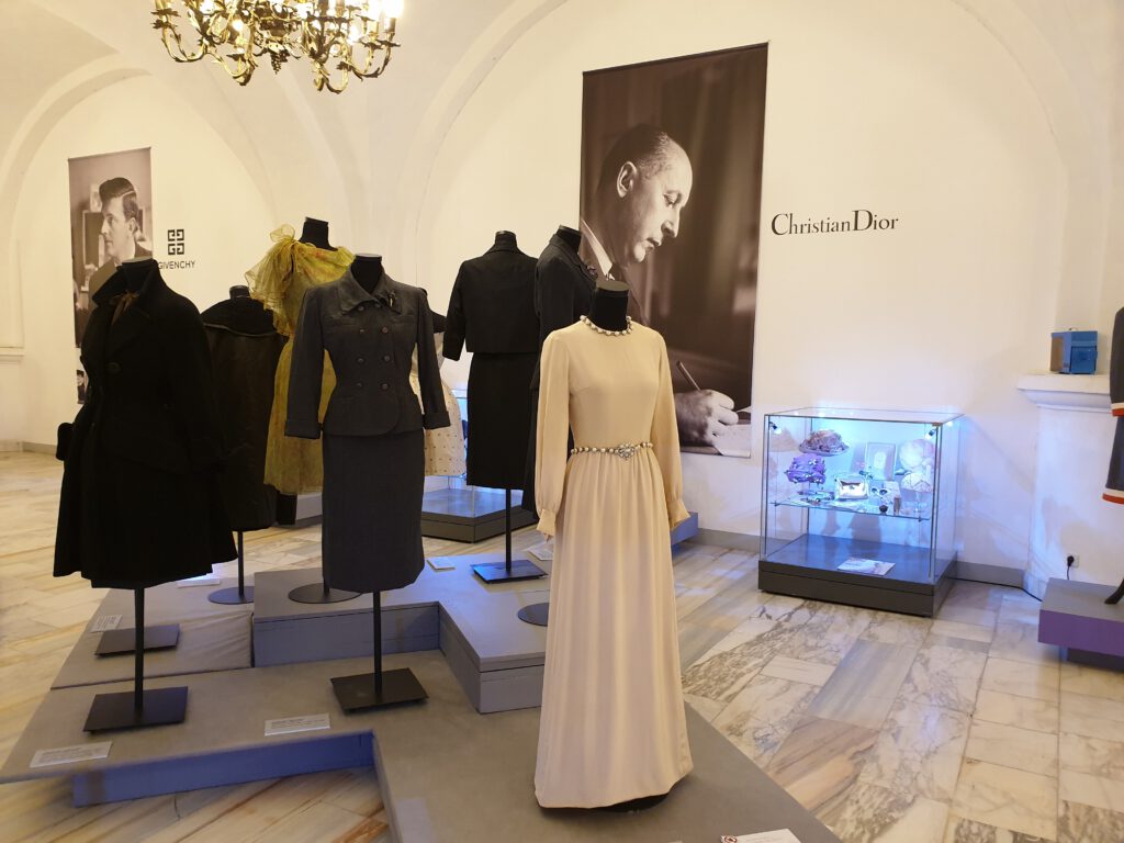 <img scr="https://www.stylowamoda.pl/osobista-stylistka.jpg" alt="Zakupy-ze-stylistką-przegląd-szafy-analiza-kolorystyczna-kreowanie-wizerunku-warszawa-olsztyn-trójmiasto-poznań"/>