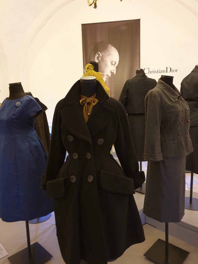 <img scr="https://www.stylowamoda.pl/osobista-stylistka.jpg" alt="Zakupy-ze-stylistką-przegląd-szafy-analiza-kolorystyczna-kreowanie-wizerunku-warszawa-olsztyn-trójmiasto-poznań"/>