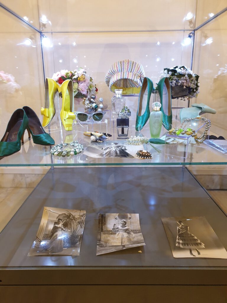 <img scr="https://www.stylowamoda.pl/osobista-stylistka.jpg" alt="Zakupy-ze-stylistką-przegląd-szafy-analiza-kolorystyczna-kreowanie-wizerunku-warszawa-olsztyn-trójmiasto-poznań"/>