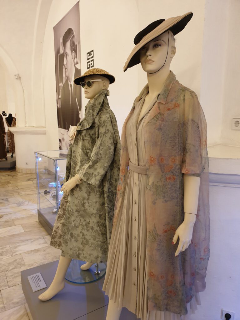 <img scr="https://www.stylowamoda.pl/osobista-stylistka.jpg" alt="Zakupy-ze-stylistką-przegląd-szafy-analiza-kolorystyczna-kreowanie-wizerunku-warszawa-olsztyn-trójmiasto-poznań"/>