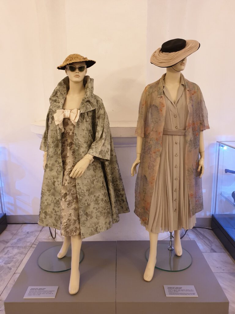 <img scr="https://www.stylowamoda.pl/osobista-stylistka.jpg" alt="Zakupy-ze-stylistką-przegląd-szafy-analiza-kolorystyczna-kreowanie-wizerunku-warszawa-olsztyn-trójmiasto-poznań"/>