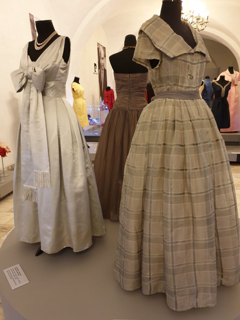 <img scr="https://www.stylowamoda.pl/osobista-stylistka.jpg" alt="Zakupy-ze-stylistką-przegląd-szafy-analiza-kolorystyczna-kreowanie-wizerunku-warszawa-olsztyn-trójmiasto-poznań"/>