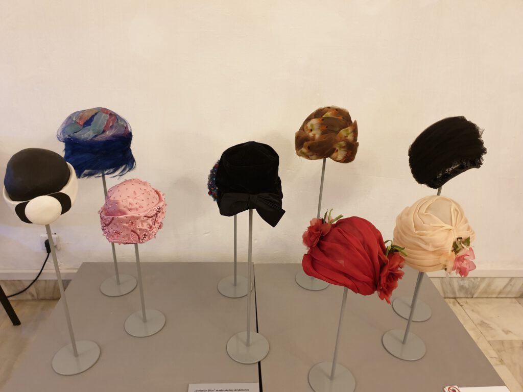 <img scr="https://www.stylowamoda.pl/osobista-stylistka.jpg" alt="Zakupy-ze-stylistką-przegląd-szafy-analiza-kolorystyczna-kreowanie-wizerunku-warszawa-olsztyn-trójmiasto-poznań"/>