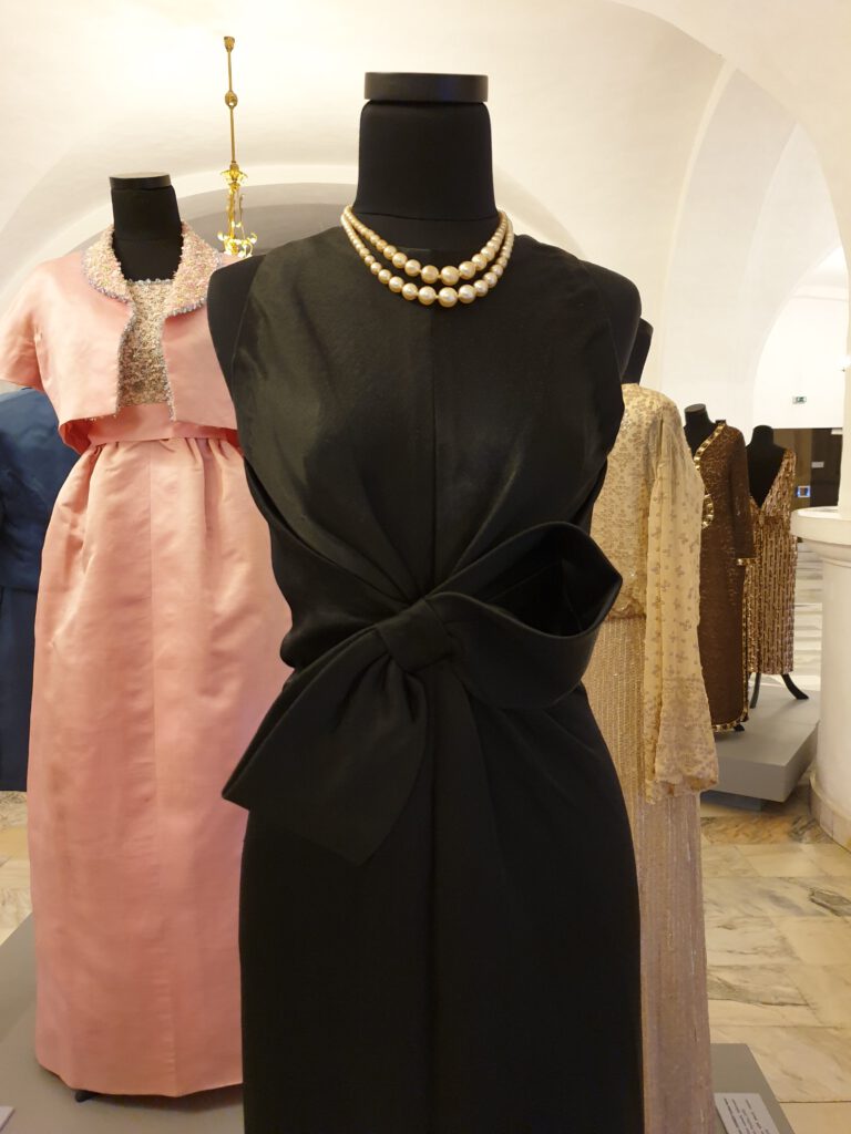 <img scr="https://www.stylowamoda.pl/osobista-stylistka.jpg" alt="Zakupy-ze-stylistką-przegląd-szafy-analiza-kolorystyczna-kreowanie-wizerunku-warszawa-olsztyn-trójmiasto-poznań"/>