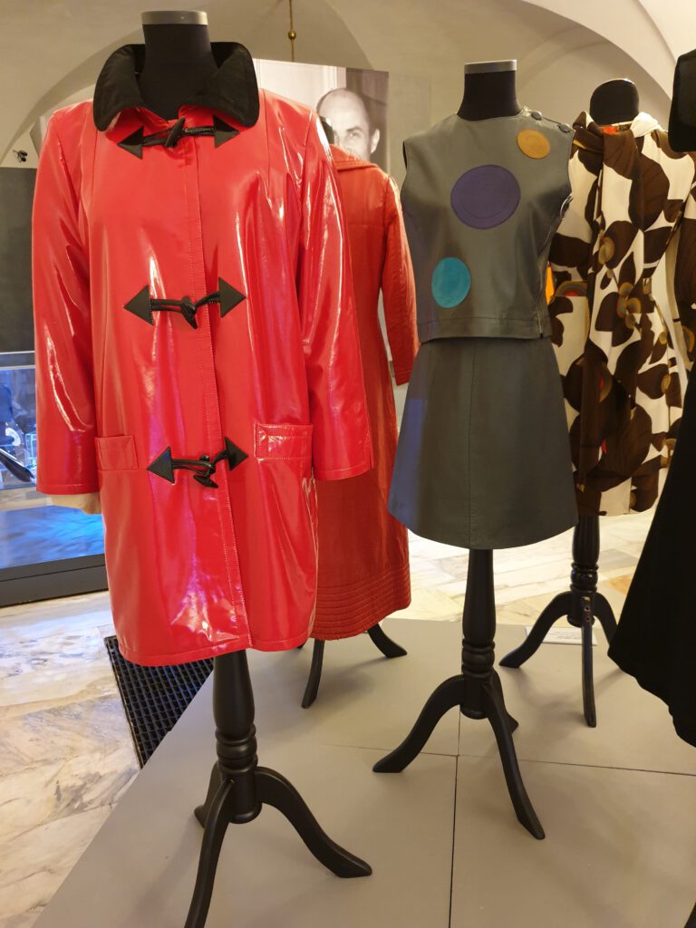 <img scr="https://www.stylowamoda.pl/osobista-stylistka.jpg" alt="Zakupy-ze-stylistką-przegląd-szafy-analiza-kolorystyczna-kreowanie-wizerunku-warszawa-olsztyn-trójmiasto-poznań"/>