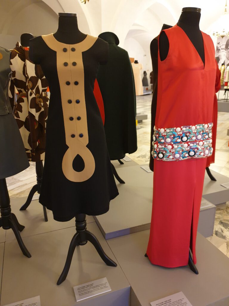 <img scr="https://www.stylowamoda.pl/osobista-stylistka.jpg" alt="Zakupy-ze-stylistką-przegląd-szafy-analiza-kolorystyczna-kreowanie-wizerunku-warszawa-olsztyn-trójmiasto-poznań"/>