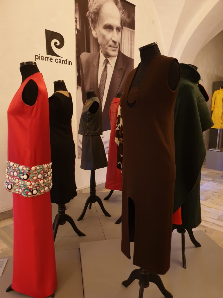 <img scr="https://www.stylowamoda.pl/osobista-stylistka.jpg" alt="Zakupy-ze-stylistką-przegląd-szafy-analiza-kolorystyczna-kreowanie-wizerunku-warszawa-olsztyn-trójmiasto-poznań"/>