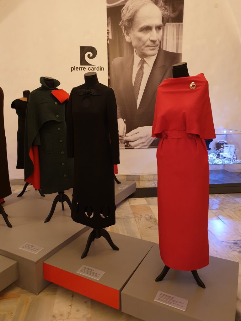 <img scr="https://www.stylowamoda.pl/osobista-stylistka.jpg" alt="Zakupy-ze-stylistką-przegląd-szafy-analiza-kolorystyczna-kreowanie-wizerunku-warszawa-olsztyn-trójmiasto-poznań"/>