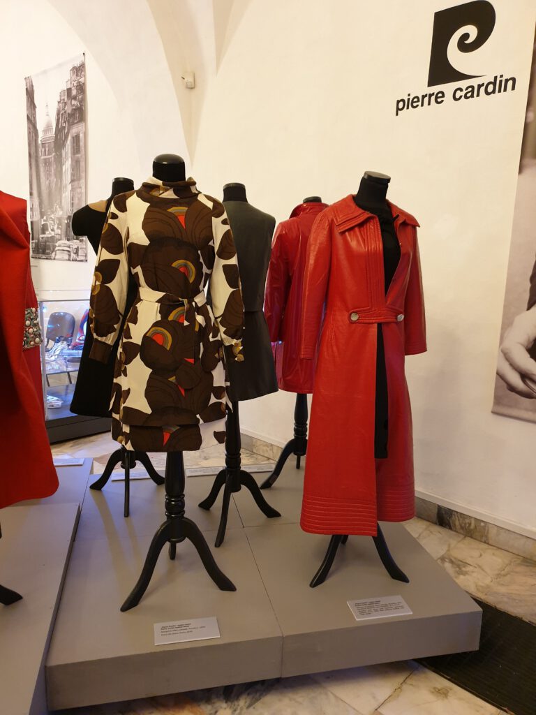 <img scr="https://www.stylowamoda.pl/osobista-stylistka.jpg" alt="Zakupy-ze-stylistką-przegląd-szafy-analiza-kolorystyczna-kreowanie-wizerunku-warszawa-olsztyn-trójmiasto-poznań"/>