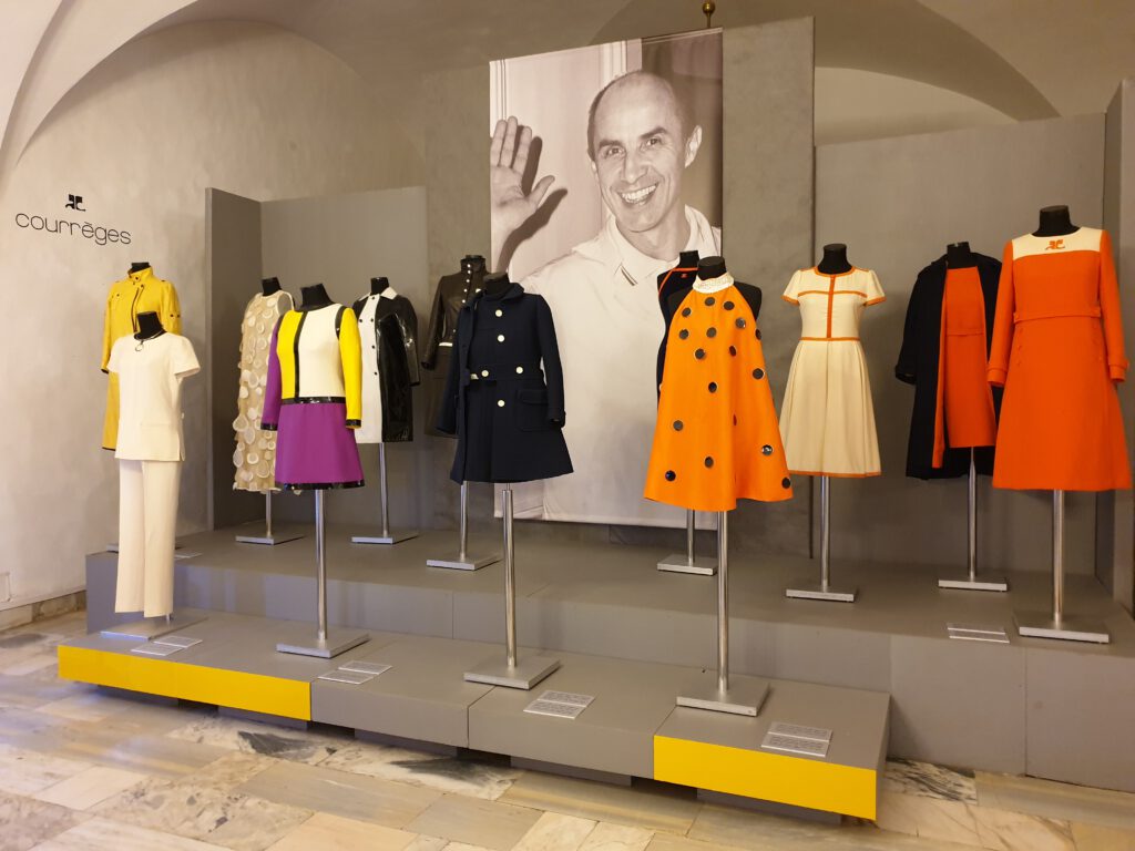 <img scr="https://www.stylowamoda.pl/osobista-stylistka.jpg" alt="Zakupy-ze-stylistką-przegląd-szafy-analiza-kolorystyczna-kreowanie-wizerunku-warszawa-olsztyn-trójmiasto-poznań"/>