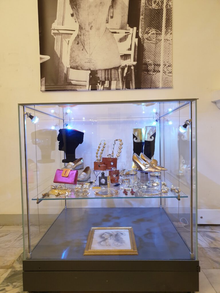 <img scr="https://www.stylowamoda.pl/osobista-stylistka.jpg" alt="Zakupy-ze-stylistką-przegląd-szafy-analiza-kolorystyczna-kreowanie-wizerunku-warszawa-olsztyn-trójmiasto-poznań"/>