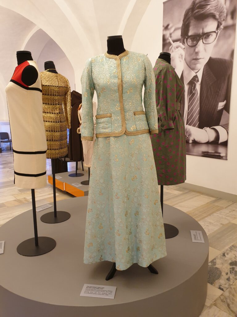 <img scr="https://www.stylowamoda.pl/osobista-stylistka.jpg" alt="Zakupy-ze-stylistką-przegląd-szafy-analiza-kolorystyczna-kreowanie-wizerunku-warszawa-olsztyn-trójmiasto-poznań"/>
