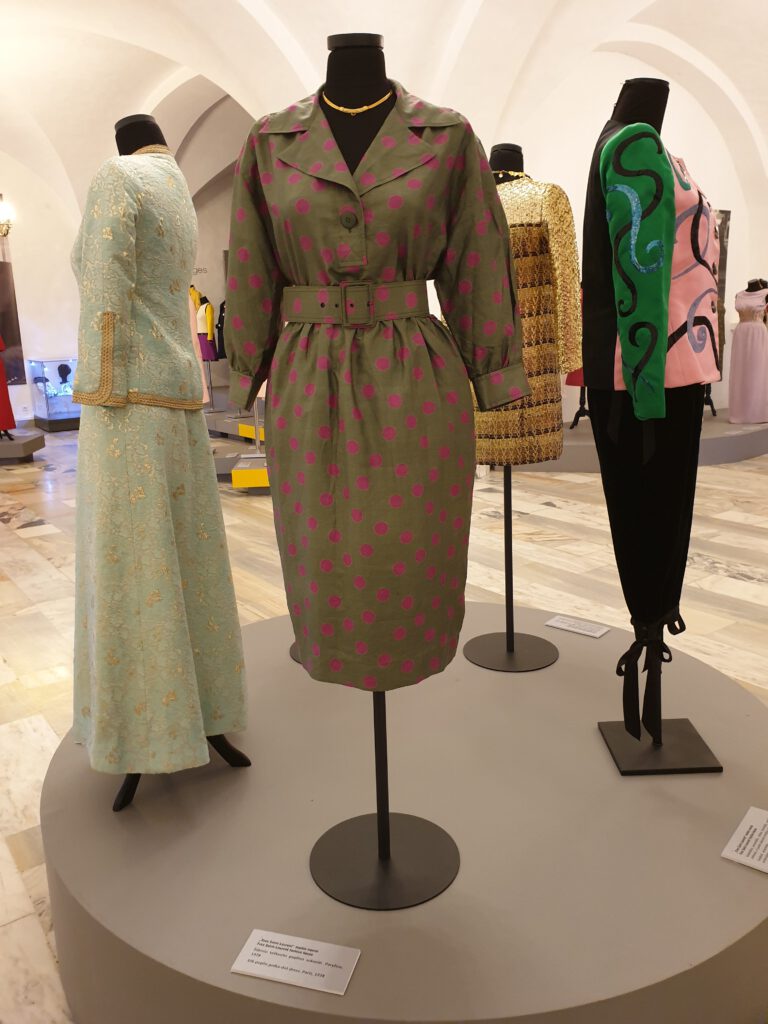 <img scr="https://www.stylowamoda.pl/osobista-stylistka.jpg" alt="Zakupy-ze-stylistką-przegląd-szafy-analiza-kolorystyczna-kreowanie-wizerunku-warszawa-olsztyn-trójmiasto-poznań"/>