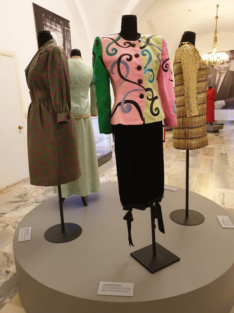 <img scr="https://www.stylowamoda.pl/osobista-stylistka.jpg" alt="Zakupy-ze-stylistką-przegląd-szafy-analiza-kolorystyczna-kreowanie-wizerunku-warszawa-olsztyn-trójmiasto-poznań"/>