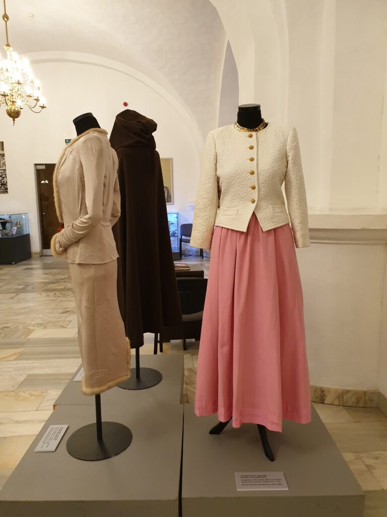 <img scr="https://www.stylowamoda.pl/osobista-stylistka.jpg" alt="Zakupy-ze-stylistką-przegląd-szafy-analiza-kolorystyczna-kreowanie-wizerunku-warszawa-olsztyn-trójmiasto-poznań"/>