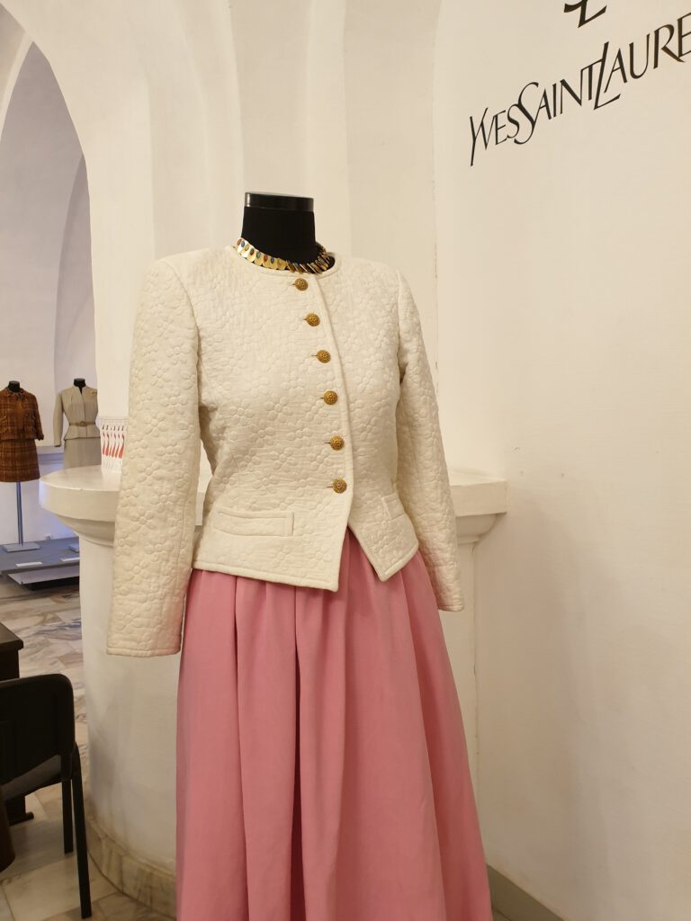 <img scr="https://www.stylowamoda.pl/osobista-stylistka.jpg" alt="Zakupy-ze-stylistką-przegląd-szafy-analiza-kolorystyczna-kreowanie-wizerunku-warszawa-olsztyn-trójmiasto-poznań"/>