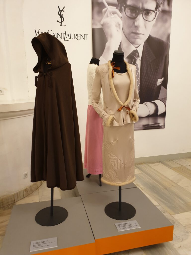 <img scr="https://www.stylowamoda.pl/osobista-stylistka.jpg" alt="Zakupy-ze-stylistką-przegląd-szafy-analiza-kolorystyczna-kreowanie-wizerunku-warszawa-olsztyn-trójmiasto-poznań"/>