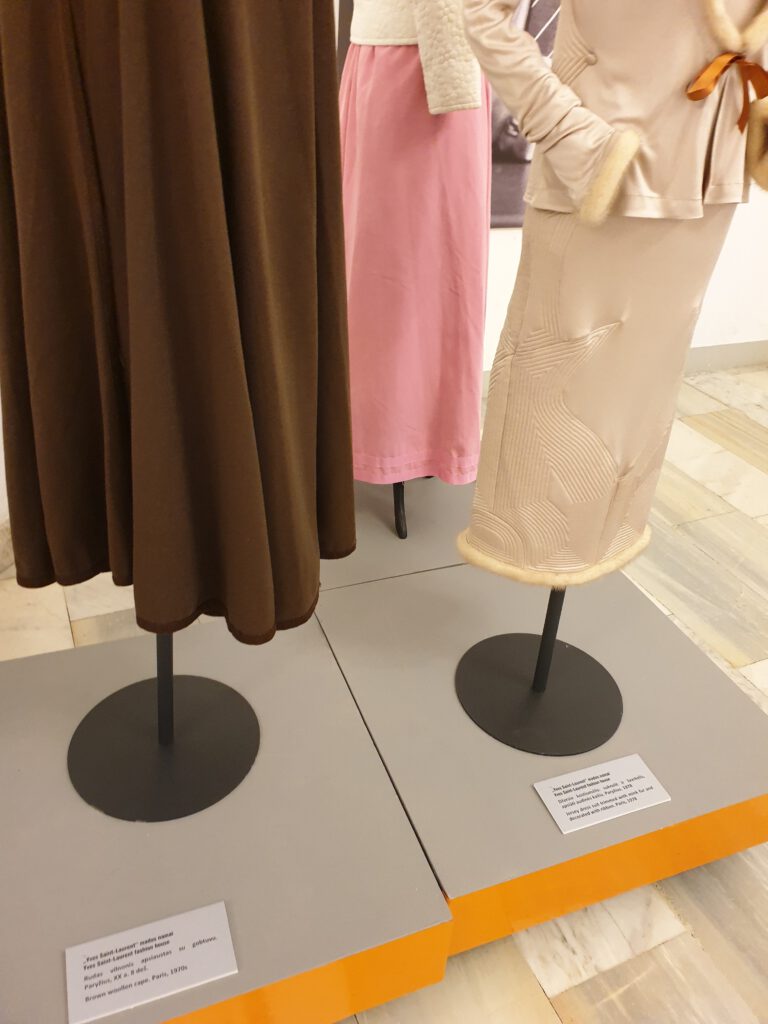 <img scr="https://www.stylowamoda.pl/osobista-stylistka.jpg" alt="Zakupy-ze-stylistką-przegląd-szafy-analiza-kolorystyczna-kreowanie-wizerunku-warszawa-olsztyn-trójmiasto-poznań"/>