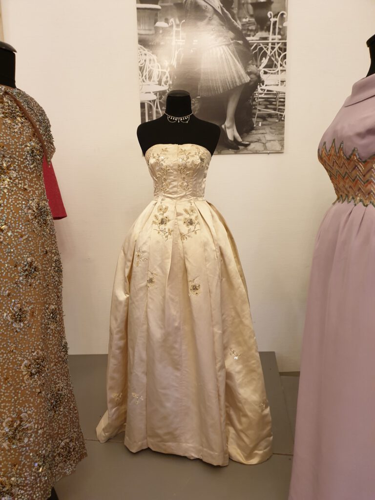<img scr="https://www.stylowamoda.pl/osobista-stylistka.jpg" alt="Zakupy-ze-stylistką-przegląd-szafy-analiza-kolorystyczna-kreowanie-wizerunku-warszawa-olsztyn-trójmiasto-poznań"/>