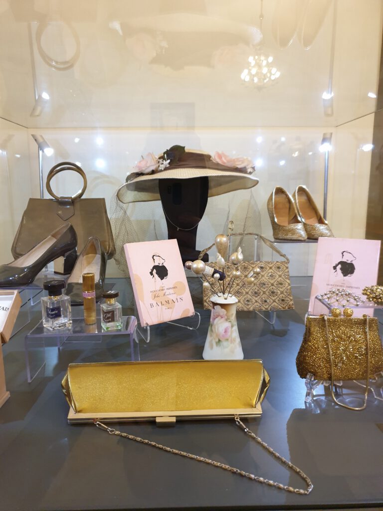 <img scr="https://www.stylowamoda.pl/osobista-stylistka.jpg" alt="Zakupy-ze-stylistką-przegląd-szafy-analiza-kolorystyczna-kreowanie-wizerunku-warszawa-olsztyn-trójmiasto-poznań"/>
