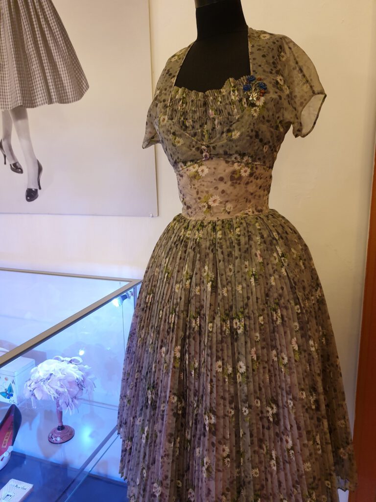<img scr="https://www.stylowamoda.pl/osobista-stylistka.jpg" alt="Zakupy-ze-stylistką-przegląd-szafy-analiza-kolorystyczna-kreowanie-wizerunku-osobista-stylistka-warszawa-olsztyn-trójmiasto-poznań"/>