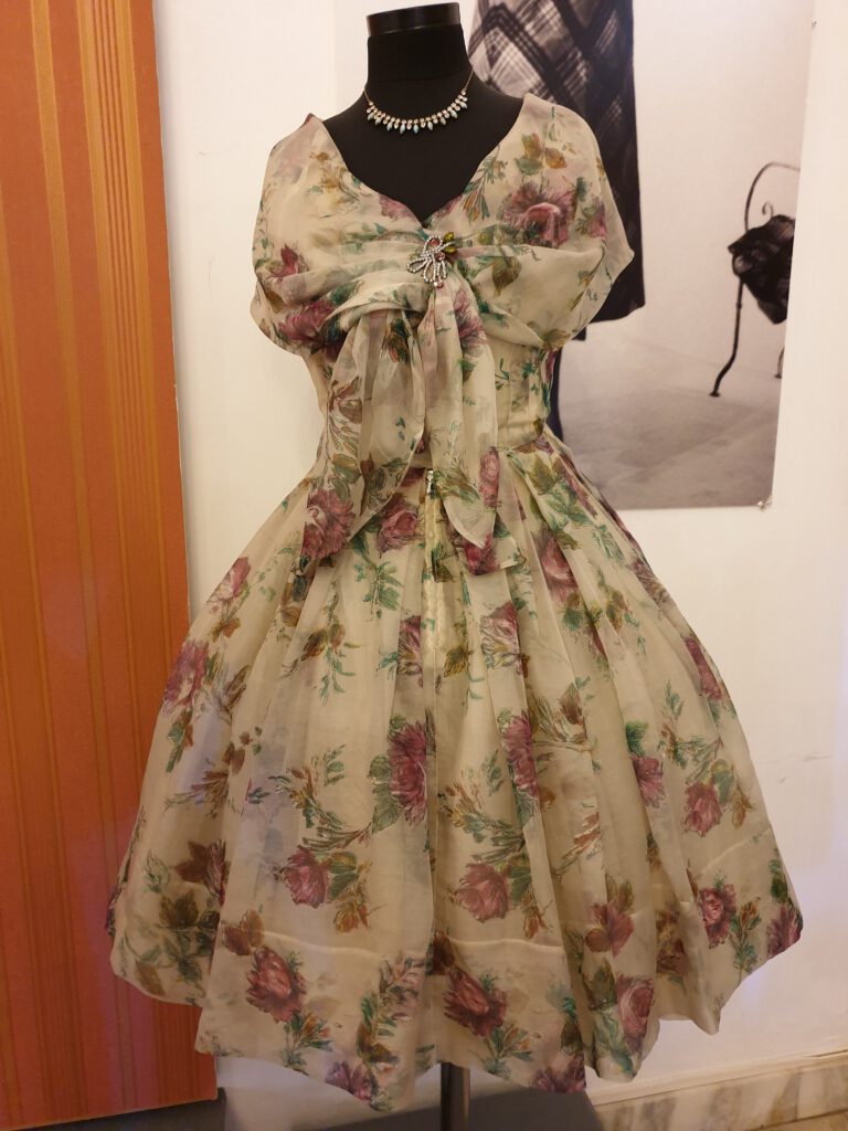 <img scr="https://www.stylowamoda.pl/osobista-stylistka.jpg" alt="Zakupy-ze-stylistką-przegląd-szafy-analiza-kolorystyczna-kreowanie-wizerunku-osobista-stylistka-warszawa-olsztyn-trójmiasto-poznań"/>