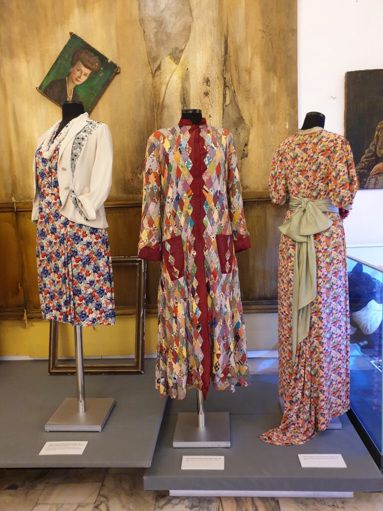 <img scr="https://www.stylowamoda.pl/osobista-stylistka.jpg" alt="Zakupy-ze-stylistką-przegląd-szafy-analiza-kolorystyczna-kreowanie-wizerunku-osobista-stylistka-warszawa-olsztyn-trójmiasto-poznań"/>