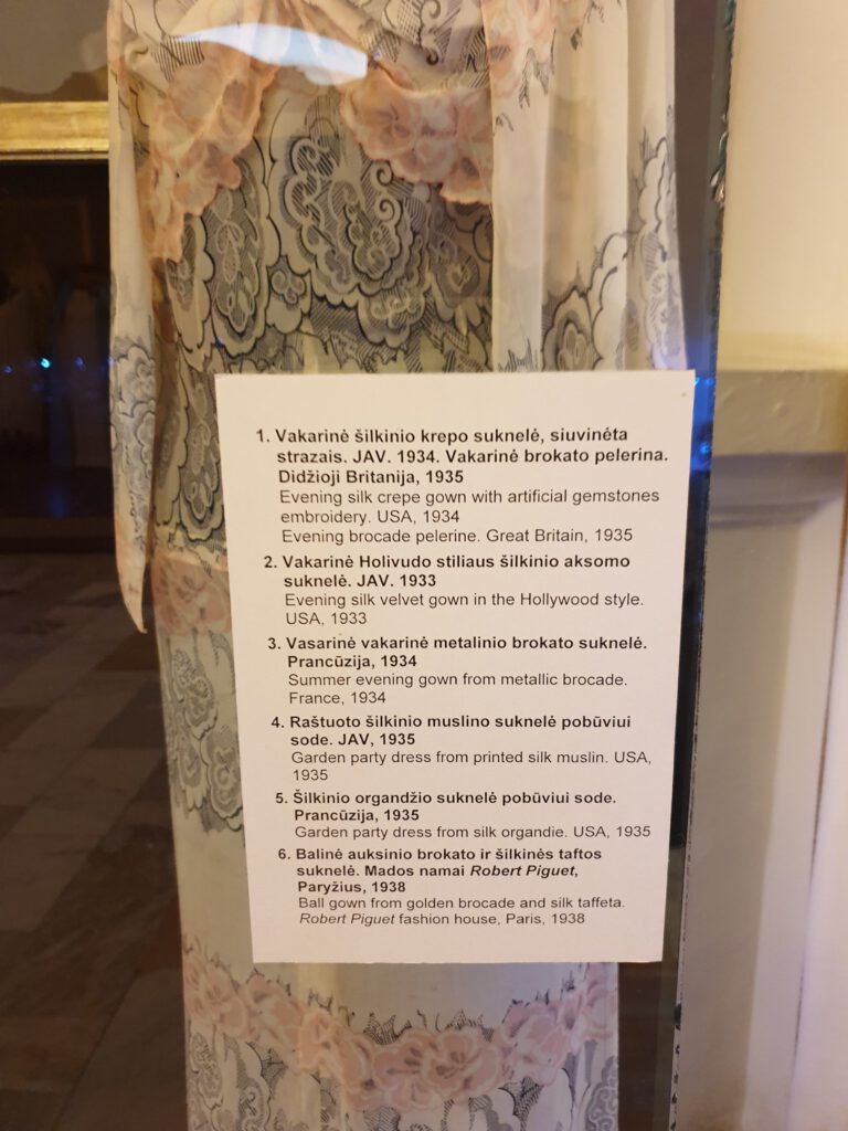 <img scr="https://www.stylowamoda.pl/osobista-stylistka.jpg" alt="Zakupy-ze-stylistką-przegląd-szafy-analiza-kolorystyczna-kreowanie-wizerunku-osobista-stylistka-warszawa-olsztyn-trójmiasto-poznań"/>