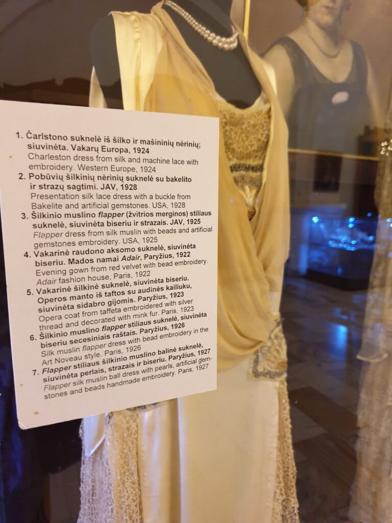 <img scr="https://www.stylowamoda.pl/osobista-stylistka.jpg" alt="Zakupy-ze-stylistką-przegląd-szafy-analiza-kolorystyczna-kreowanie-wizerunku-osobista-stylistka-warszawa-olsztyn-trójmiasto-poznań"/>