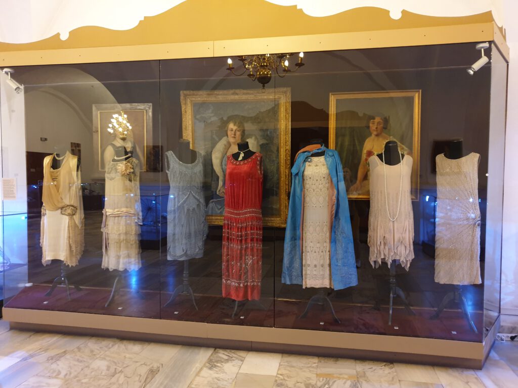 <img scr="https://www.stylowamoda.pl/osobista-stylistka.jpg" alt="Zakupy-ze-stylistką-przegląd-szafy-analiza-kolorystyczna-kreowanie-wizerunku-osobista-stylistka-warszawa-olsztyn-trójmiasto-poznań"/>