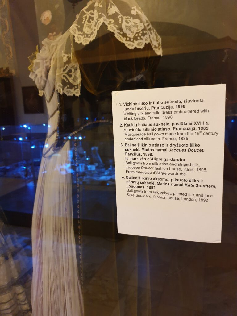 <img scr="https://www.stylowamoda.pl/osobista-stylistka.jpg" alt="Zakupy-ze-stylistką-przegląd-szafy-analiza-kolorystyczna-kreowanie-wizerunku-osobista-stylistka-warszawa-olsztyn-trójmiasto-poznań"/>